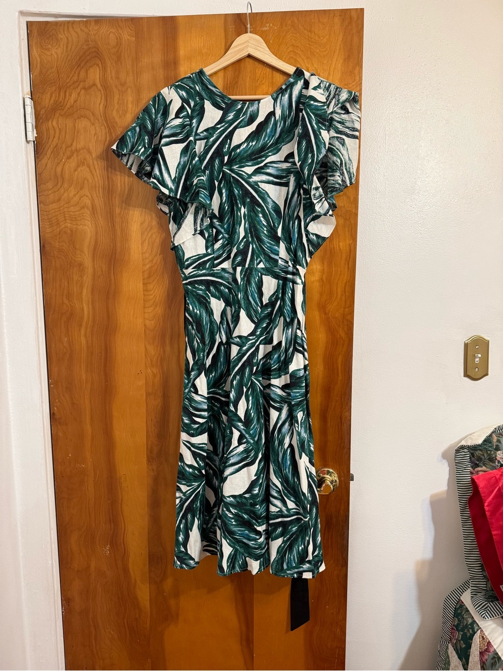NWT Who What Wear Green and White Leaf-Print Flutter Midi Dress